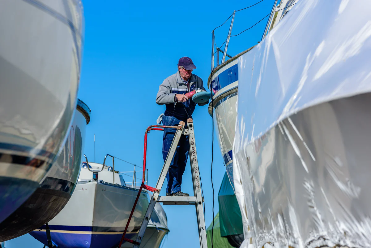Pontoon Boat Deck & Hull Detail